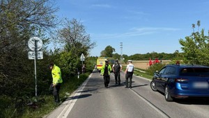 Úsek pri Čiernej Vode uzavreli. Na mieste sa zrazil motorkár s cyklistom