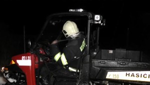 Hustá hmla, zima a hlboký les. Hasiči hľadali otca s dvomi deťmi skoro dve hodiny