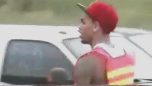 Trest pre Chrisa Browna: Zbiera smeti!