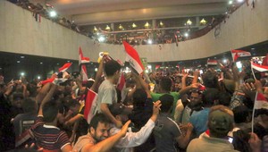 Protivládni šiitskí demonštranti prenikli do irackého parlamentu