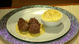 Hovädzie guľky na dijonskej omáčke, parmezánová zemiaková kaša
