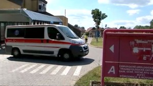 Obyvateľov sídliska zobudil krik o pomoc. Muža dobili bejzbalkou traja útočníci