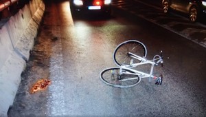 Opitý cyklista na diaľnici narazil do zvodidiel a spadol. Namerali mu 2 promile