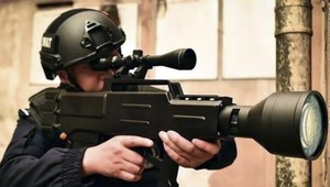 Čínska armáda má laserovú zbraň, ktorá dokáže prepáliť ľudskú kožu