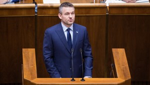 Pellegrini zvažuje ústavné zakotvenie dôchodkového veku