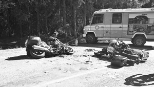 Tragická zrážka motocyklistov: Zomreli dvaja cudzinci