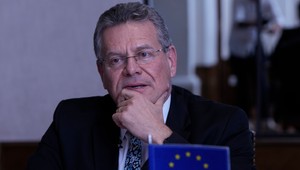 EÚ a Čína sa dohodli na úpravách obchodu. Zmeny sa týkajú hybridov aj vzácnych zemín