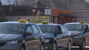 Opatrenia v doprave sa v pondelok ešte viac sprísnili. Taxikári jazdili cez hranice napriek zákazu