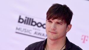 Ashtona Kutchera zavreli a chcel spáchať samovraždu!