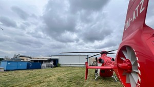 Vážne zranenie po páde z motorky. Po muža priletel vrtuľník