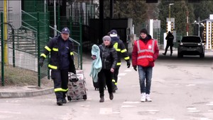 Humanitárna "turistika": Prídu s malými taštičkami a odnášajú si plné tašky