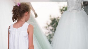 V jedenástich ju znásilnili, otehotnela, a donútili ju vydať sa: Ako skončil osud tohto dievčaťa?