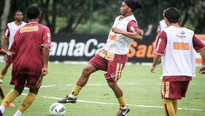 Ronaldinho, ako ho poznáme. Vystrihol ukážkové nožničky