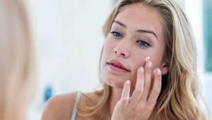 FOTO: Úrady upozorňujú na nebezpečnú kozmetiku. Jej používanie môže spôsobiť alergie