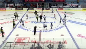 Kotleba vhodil úvodné buly, Pro-hokej sa od toho dištancuje