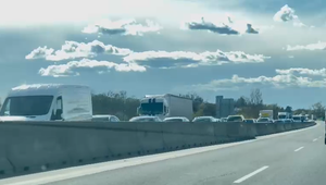 Veľkonočné sťahovanie národov začalo. D1 je úplne upchatá