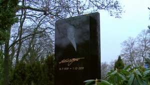 Hrob Karla Gotta sa neplánovane ZMENIL! Ivana ihneď zareagovala!