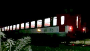 Mladík si ľahol na koľajnice. Vlak už nestihol zabrzdiť