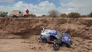 Carlos Sainz hľadal vodu? Skončil na dne