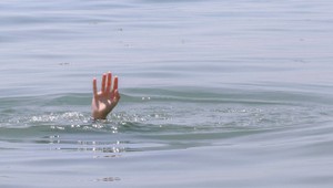 Bezmocný otec sledoval smrť dcéry v priamom prenose