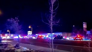 Pri streľbe v gay klube zahynulo 5 ľudí. Na mieste bolo 11 sanitiek