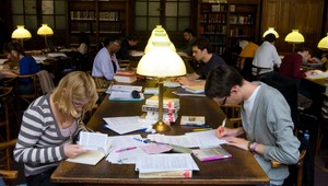 Externisti možno budú študovať o dva roky dlhšie