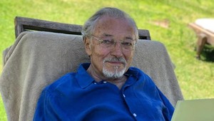 Ivana mi predlžuje život, chváli manželku Karel Gott