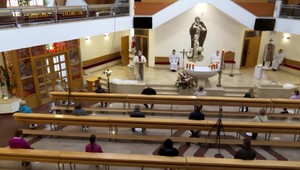 Slovensko uvoľnilo opatrenia: Svoje brány otvorili kostoly, múzeá, galérie či ZOO