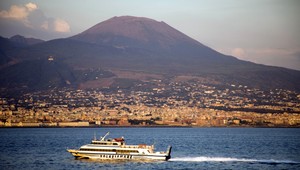 Talianske úrady pripravujú plán evakuácie  sedemsto tisíc ľudí v okolí Vezuvu