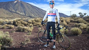 Zrážka s autom. Cyklista Wiggins leží v nemocnici