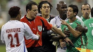 Tréner Mexika Aguirre dostal za bitku trojzápasový dištanc