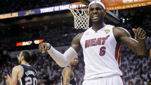 LeBron najbohatším športovcom sveta v ziskoch mimo ihriska