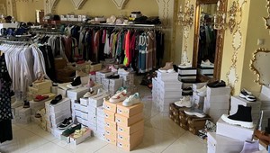 Zadržali obchodníkov, ktorí predávali "fejky" známych značiek