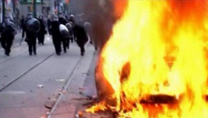 Antiglobalisti v Toronte pálili autá a rozbíjali okná