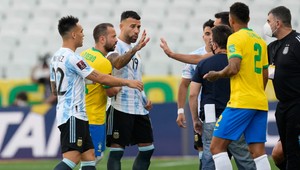 FIFA zisťuje, kto bol v práve pri nedohranom zápase Brazílie s Argentínou