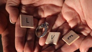 Nevesta sa pochválila snubákom a ženy ju nešetrili: Je horší prsteň alebo jej manikúra?