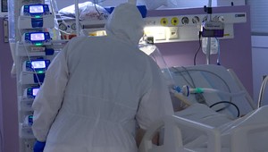 Ministerstvo zverejnilo kritériá, podľa ktorých sa pacienti dostanú na umelú pľúcnu ventiláciu