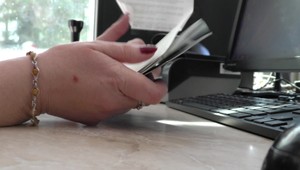 V meste majú jedného migranta. Privážajú ich sem ročne stovky. Ako je to možné?