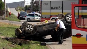 Opitý muž havaroval. V aute viezol dieťa a nemal ani vodičský preukaz