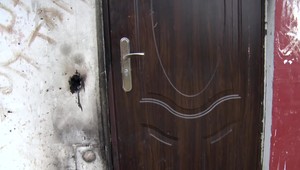 Štrnásťkrát súdne trestaný muž nechcel, aby ho družka počas väzby podvádzala. Rozhodol sa ju upáliť