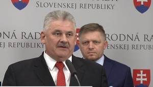 Hlasovanie a dôchodkovom strope nebude, odložili ho na január