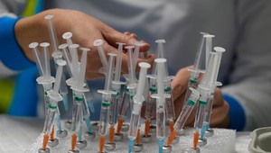 Eurokomisárku vyšetrujú pre nákup vakcín proti Covidu-19