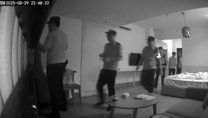 Na mrakodrape v čínskom meste sa objavili heslá proti komunistickému režimu