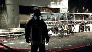 Tragická nehoda školského autobusu, 16 mŕtvych