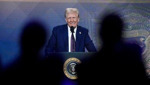 Trump podpísal svoj prvý zákon, umožňuje väzbu obvinených migrantov bez dokladov