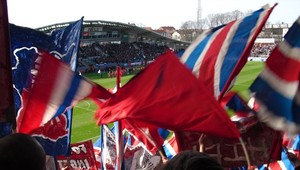 VIDEO: Vo Švédsku napadol fanúšik futbalového brankára!