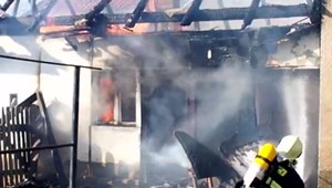 Pod Tatrami opäť horelo. Od horiacej kuchynky sa chytili ďalšie dva domy