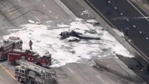 VIDEO: Lietadlo spadlo na diaľnicu tesne pred pristátím