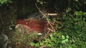 Mladíci skončili v priekope, vodič je vážne zranený