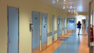 Na detskej onkológii vraj majú málo lekárov. Vedenie nemocnice to poprelo